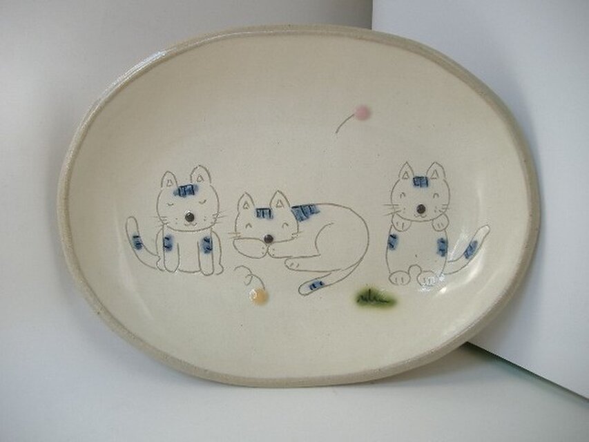 猫の楕円皿