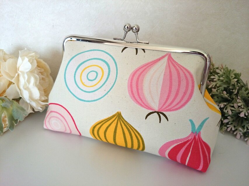 ◆【売り切れ】【再販2】ポップな玉ねぎのがま口ポーチ*野菜*北欧*プレゼントや旅行にも◆