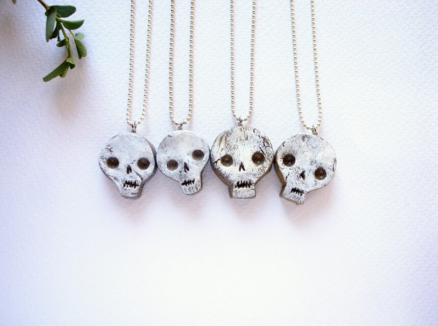 ガイコツのネックレス(平
