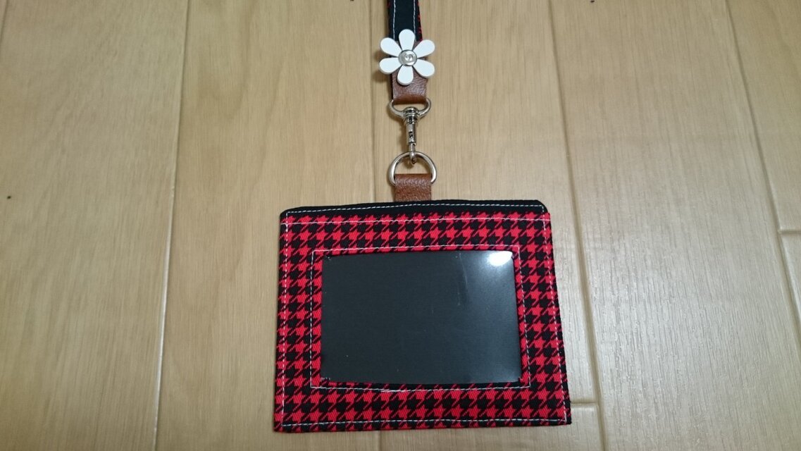 花チャームつきネームホルダー