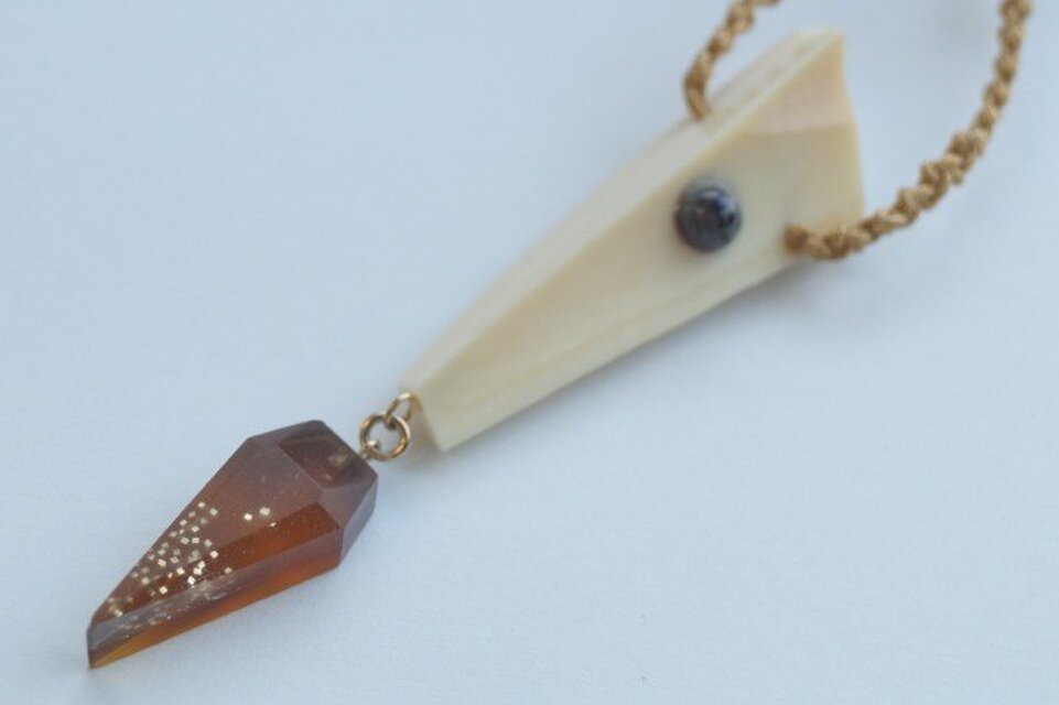 マッコウ鯨の歯とウミノガラス SEAGLASS PENDANT -Z- | iichi 日々の