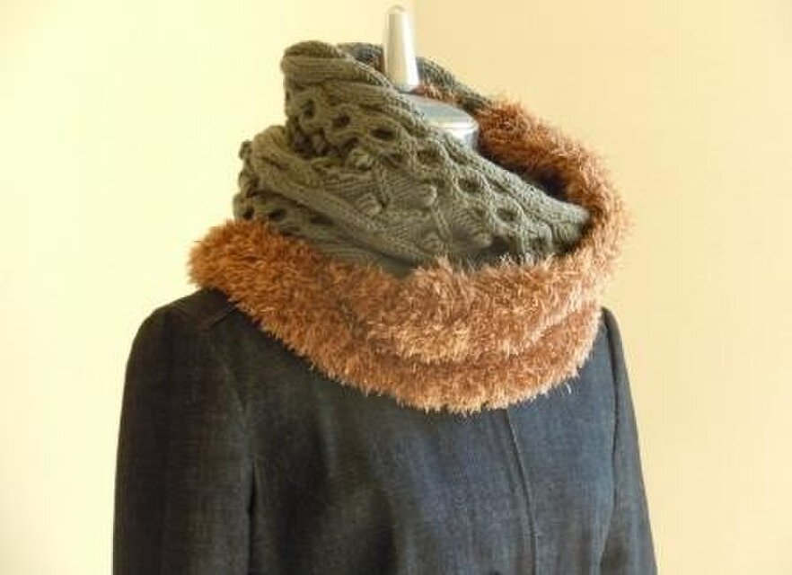 アラン模様とファーのハーフ＆ハーフスヌード