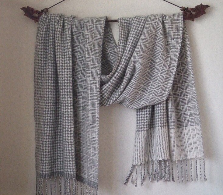 「Mさまご依頼品」手織りカシミアストール・・バーブシュカ（モノトーンⅠ）