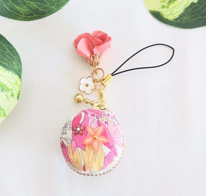 リバティスザンナピンク③のマカロンポーチ