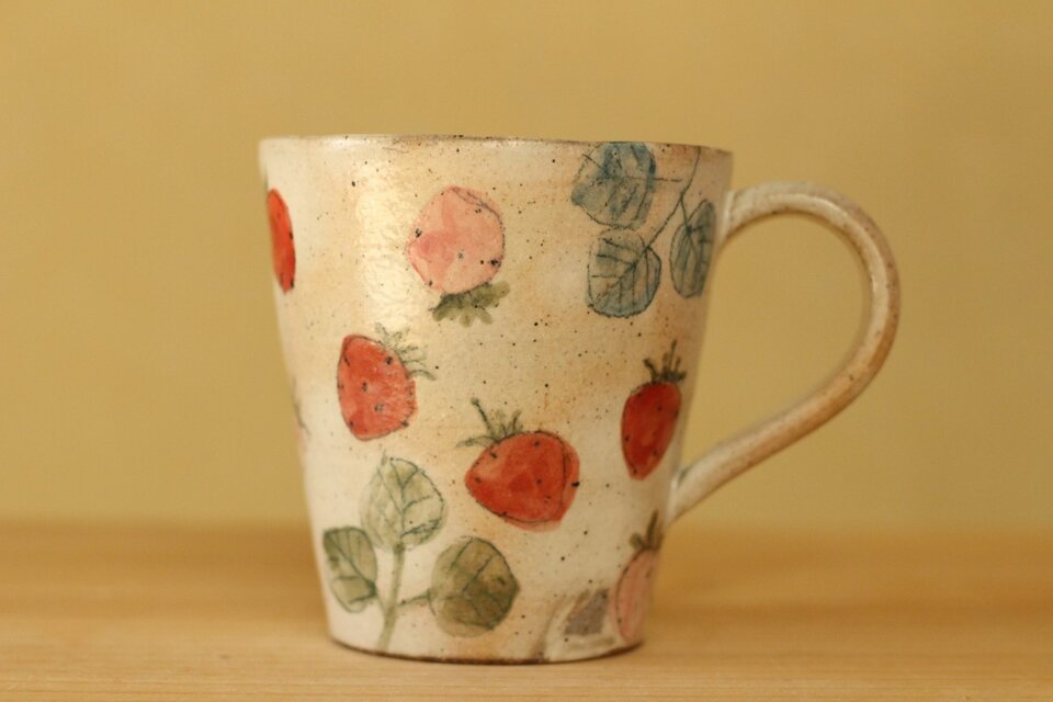 粉引きいちごのカップ。