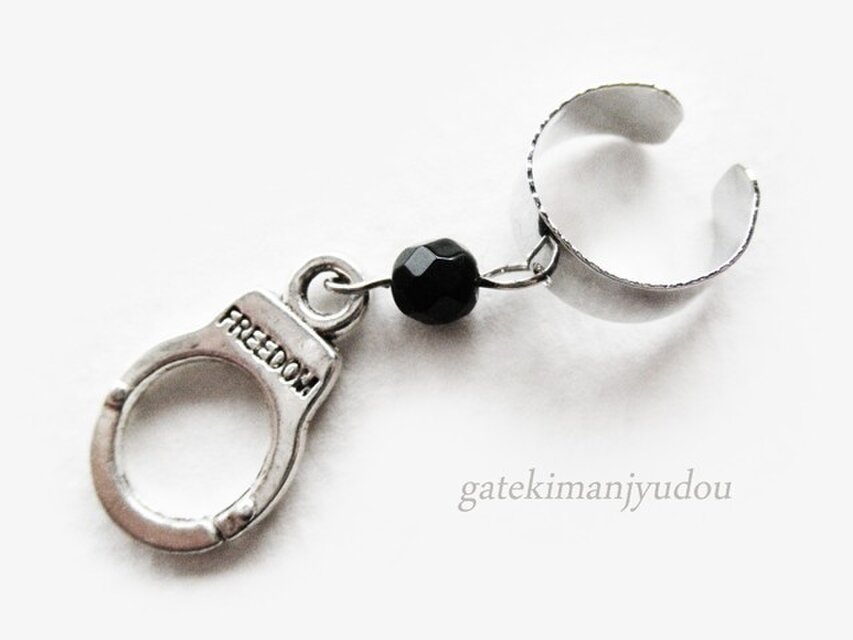 手錠×オニキス◆イヤーカフス