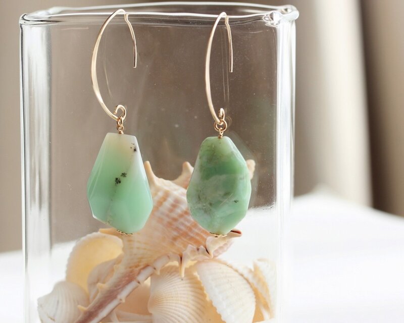 【14kgf】ゆらり大粒クリソプレーズピアス