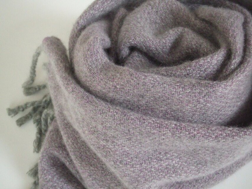 手織りカシミアマフラー・・滅紫（けしむらさき）