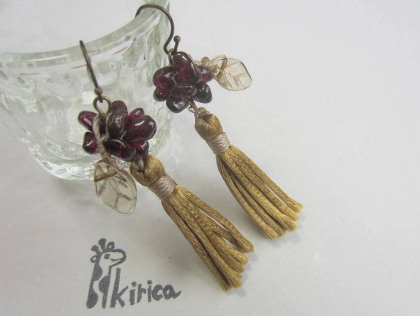 アメジストのベリーとタッセルのピアス