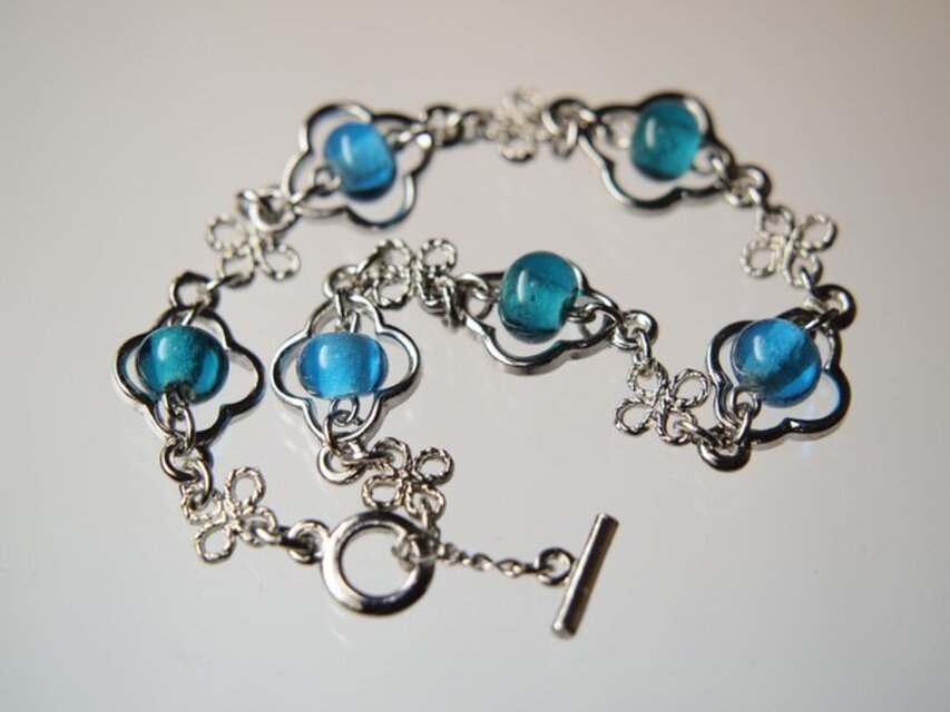 お花のブレスレット