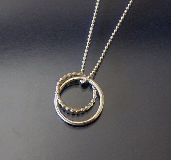 彫金ダブルサークルペンダント
