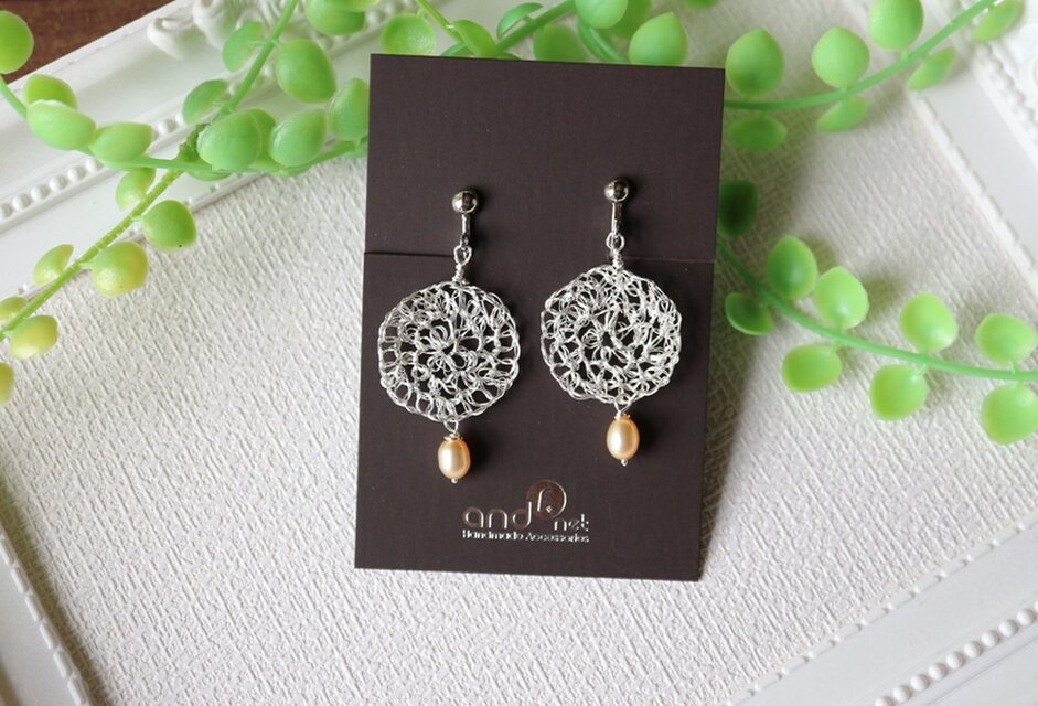 [silver999] クロッシェサークル淡水パールイヤリング