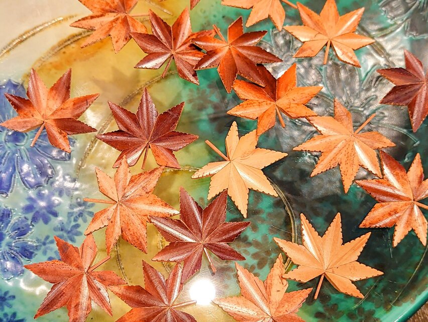 煤竹製～紅葉のブローチ