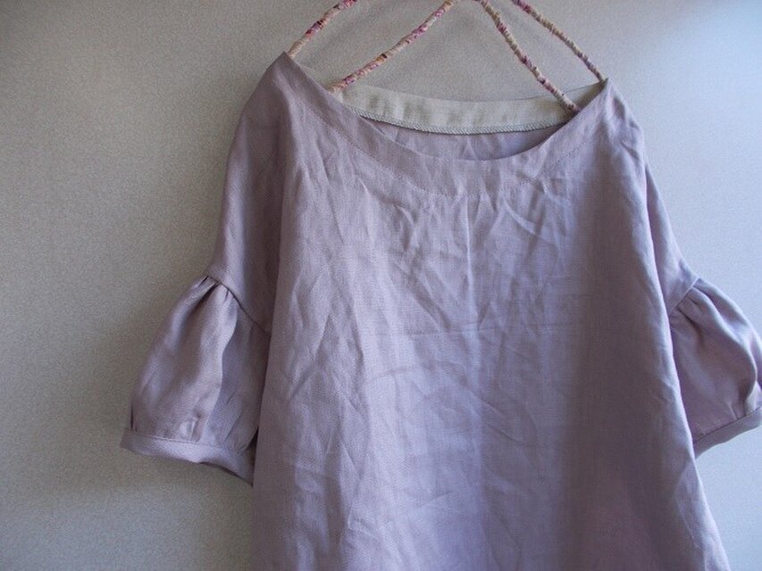 リネンパフ袖ブラウス