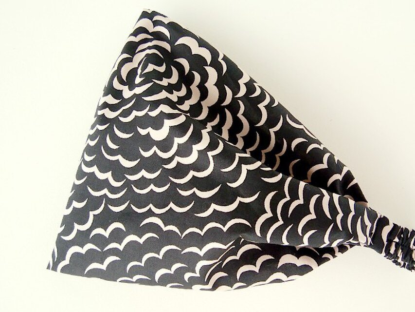 リバティ 幅広 ターバン風 ヘアバンド パフ 黒にベージュ New