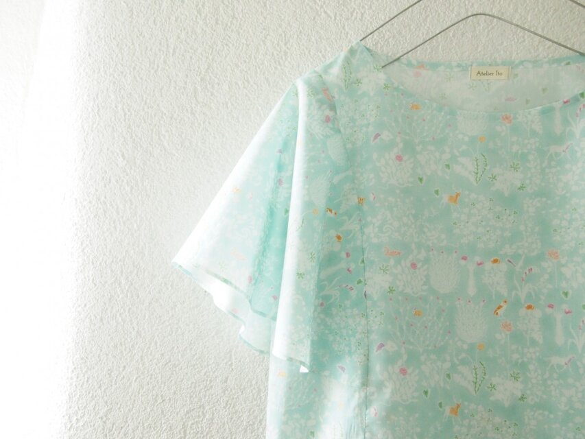 Liberty: yoshie 　二の腕カバーなフリルブラウス