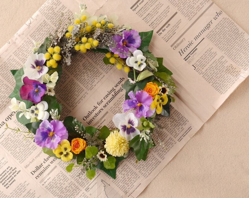 ミモザとパンジーの春リース