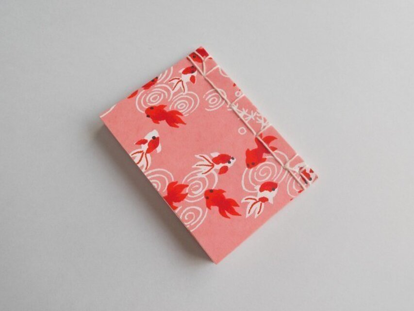 白銀本・康熙綴じ　金魚・桃