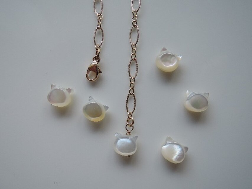 アウトレット☆14KGF アジャスター☆ホワイトシェル　かわいいねこちゃんチャーム付き(^^（1038）