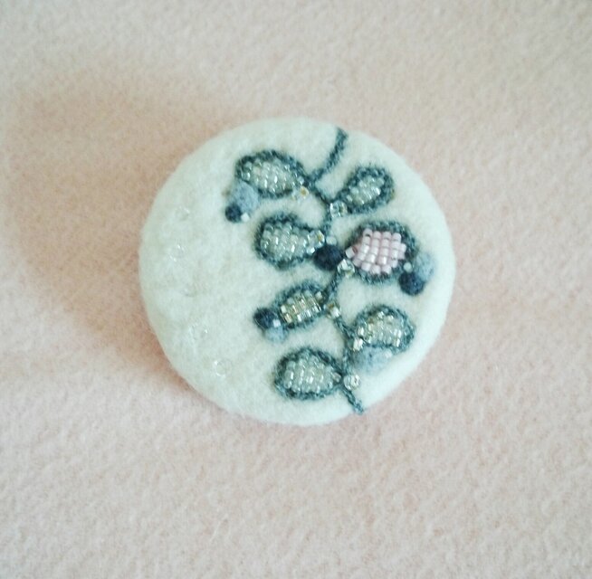 フェルトブローチ(gris et rose)