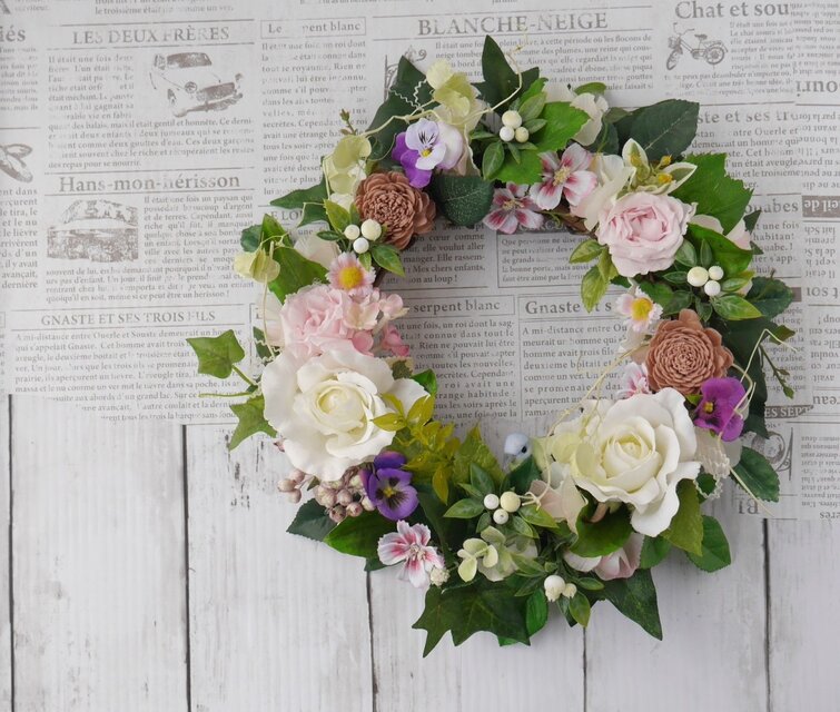 小鳥と白い実のリース