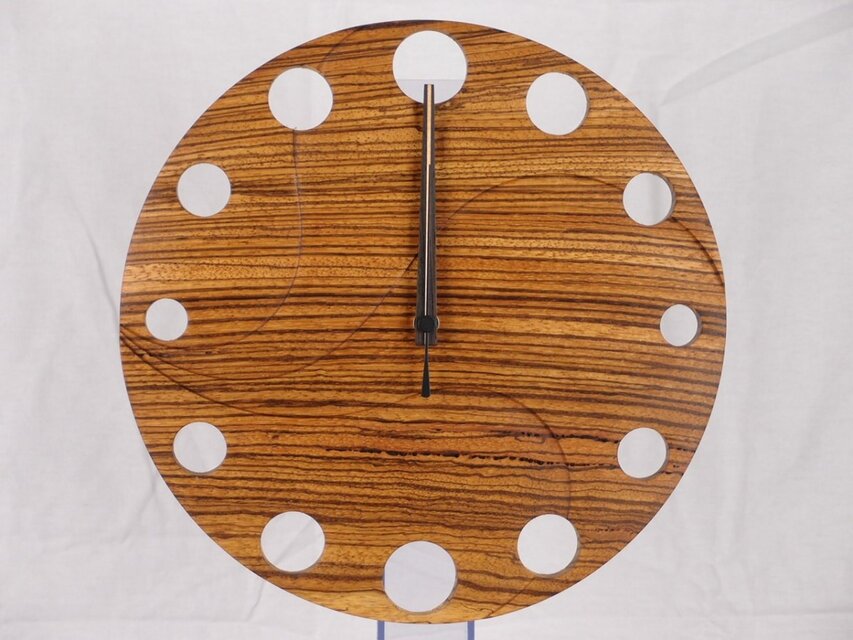 無垢の木の電波掛け時計　ゼブラウッド　０００１