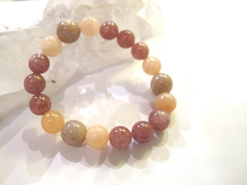 モスコバイト、サンストーン、ピーチアゲート　（ポジティブになり、成功へと導くブレスレット）