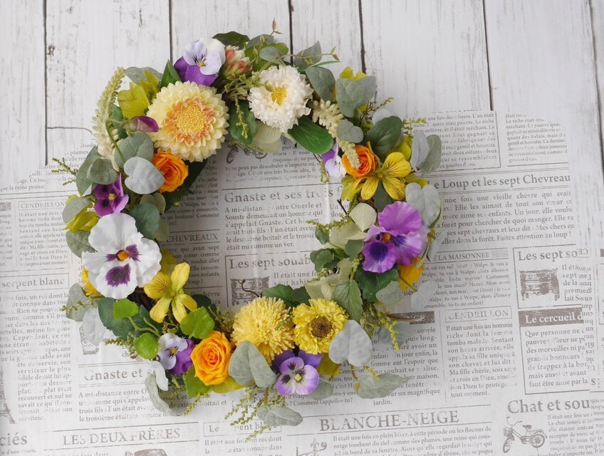 パンジーとダンデライオン（たんぽぽ）リース