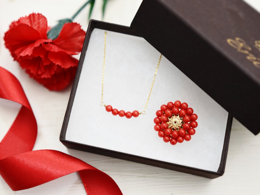 ブローチ】アンティークレトロ・赤珊瑚 還暦祝いや母の日にも人気