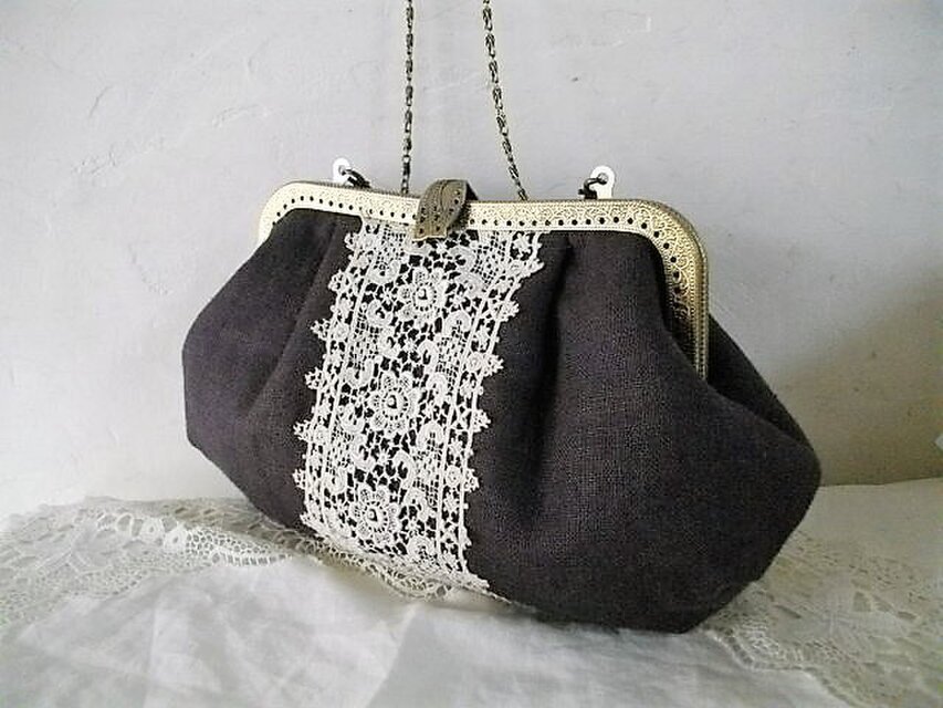 アンティークギュピールレース&パープルリネンがま口バッグリーフ