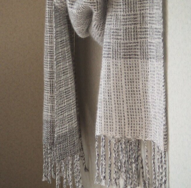 「Kさまご依頼品」手織りカシミアストール・・バーブシュカ（モノトーン）