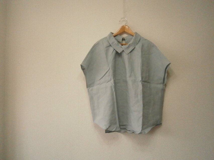 ★en-enフランスリネン・襟付きプルオーバー・グレイッシュな春ブルーグレー