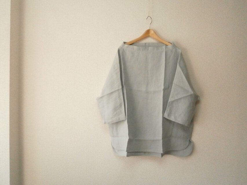 ★en-enフランスリネン・ボトルネック・ドルマンプルオーバー七分袖・グレイッシュな春ブルーグレー