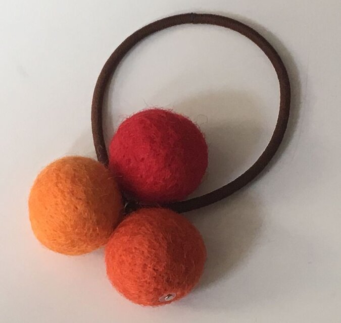 3色フェルトボールのゴム
