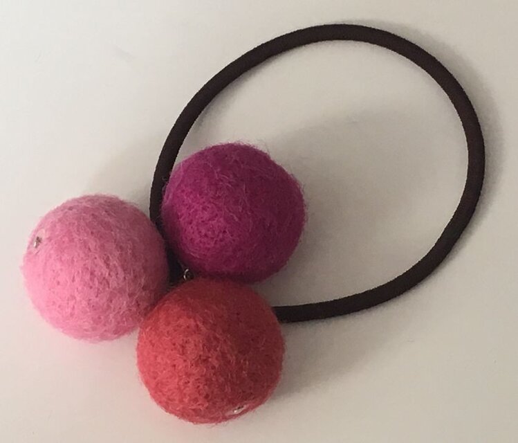 3色フェルトボールのゴム