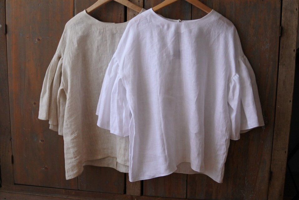 送料込み リネンフリル袖ブラウス白