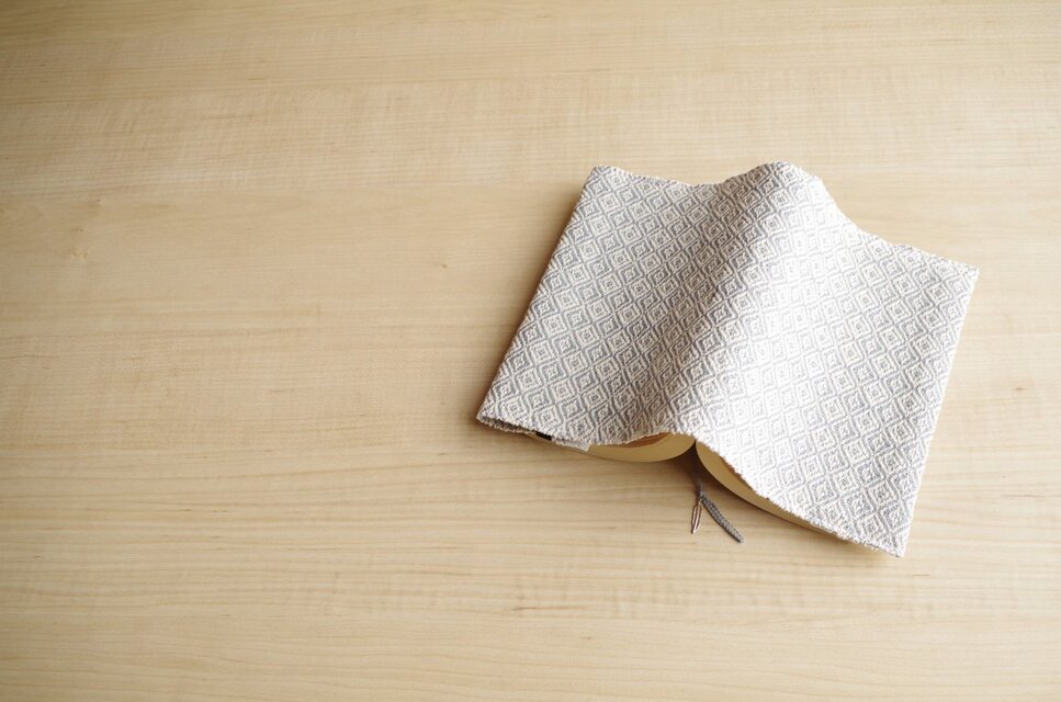 手織りブックカバー　ミルク