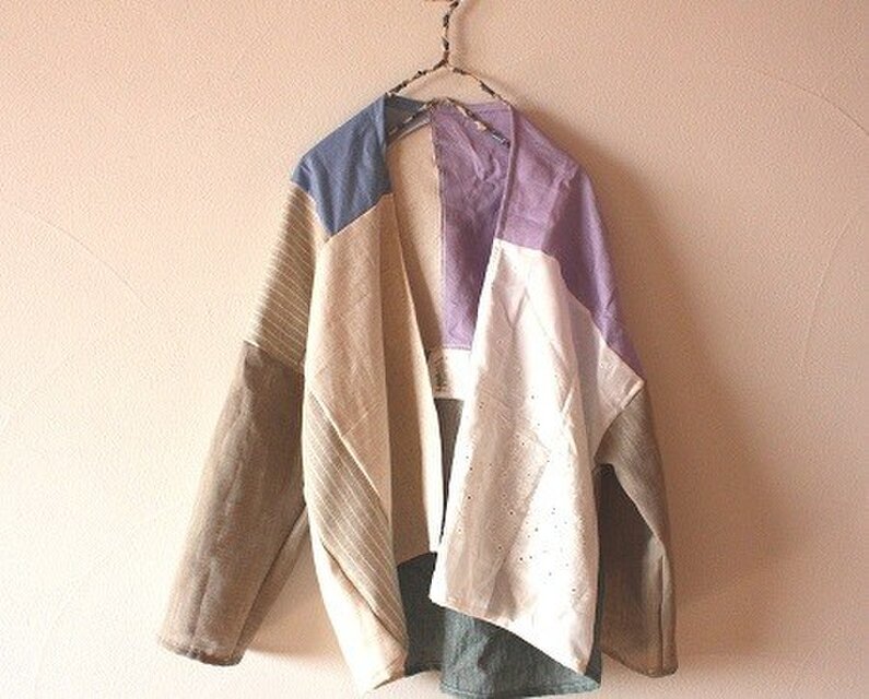 春のパッチのドロップショルダーカーデ