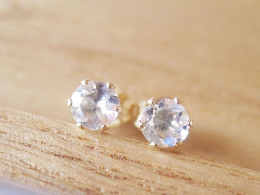 ☆期間限定価格☆ムーンストーンのスタッドピアス [4mm]14KGF