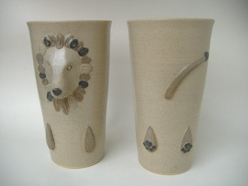 ライオンのレリーフカップ