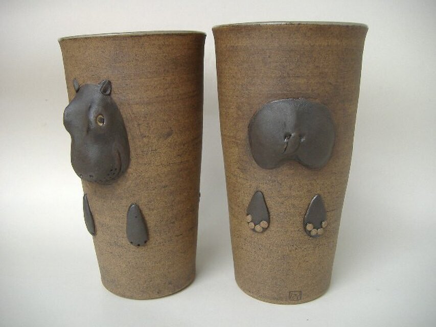 カバのレリーフカップ