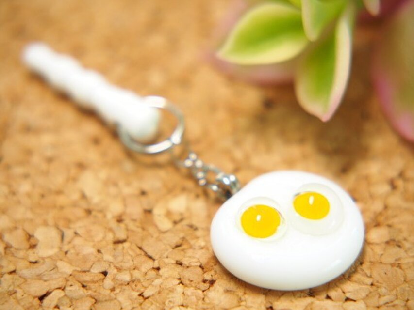 目玉焼きのイヤホンピアス　双子