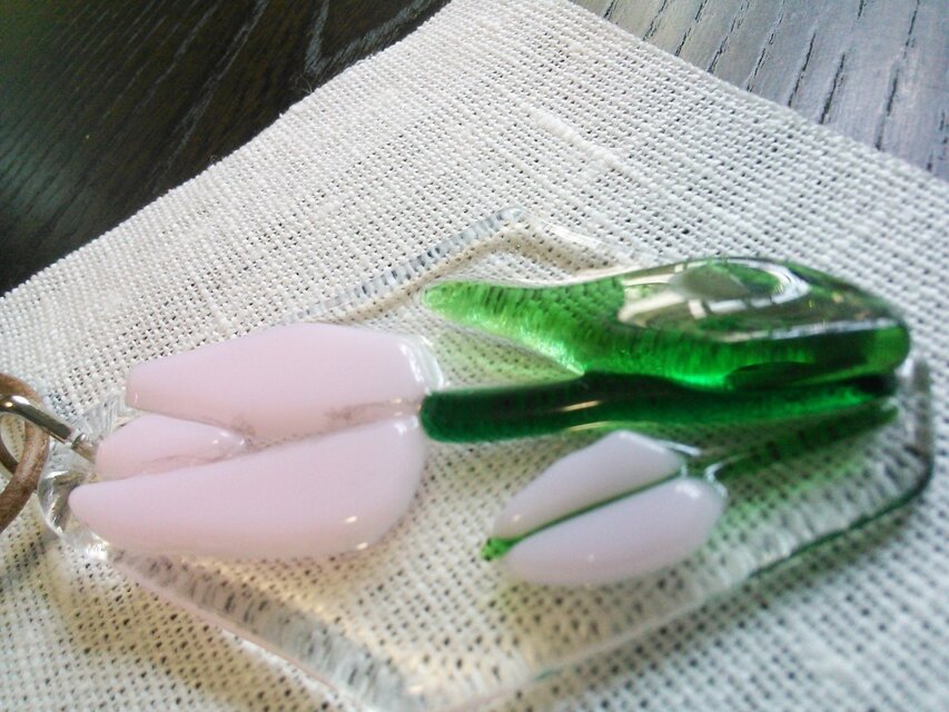 ガラスのペンダント（チューリップ）