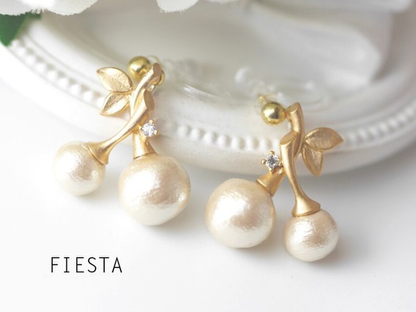 コットンパールの木の実★樹脂ノンホールピアス（イヤリング）