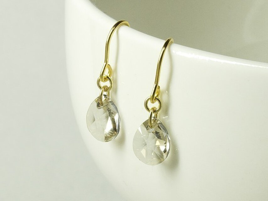 スワロのしずくピアス　クリスタルシルバー