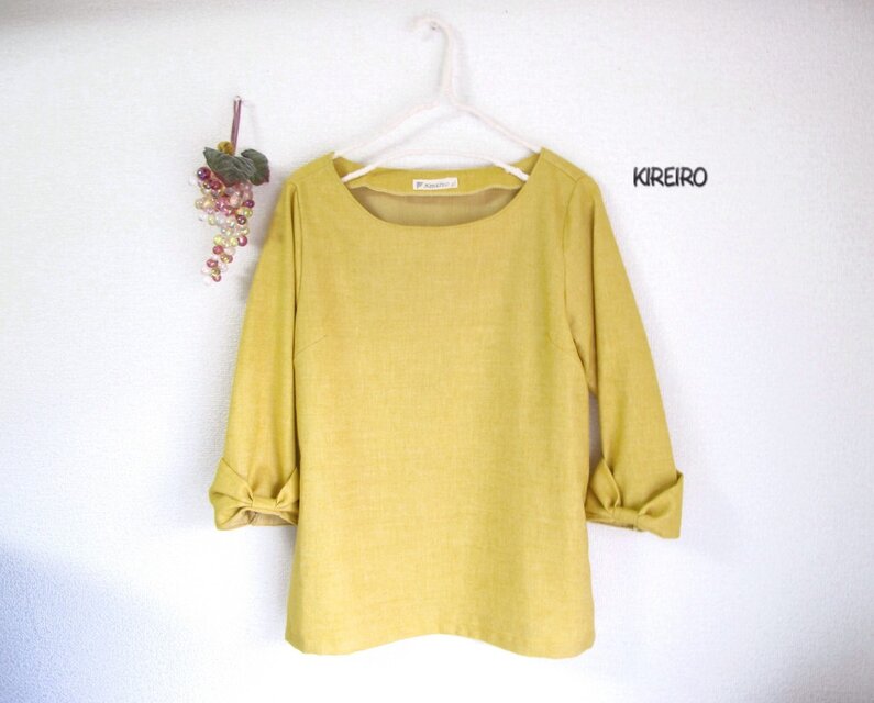 シトラスゴールドのリボン袖ブラウス