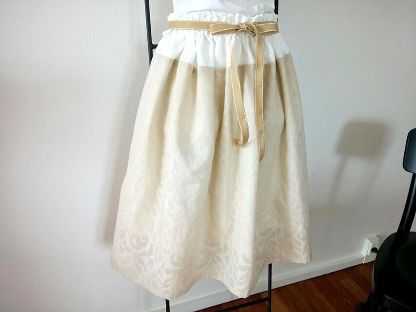 ★カットワーク・コットンのギャザースカート★ベージュ★裏地ガーゼ
