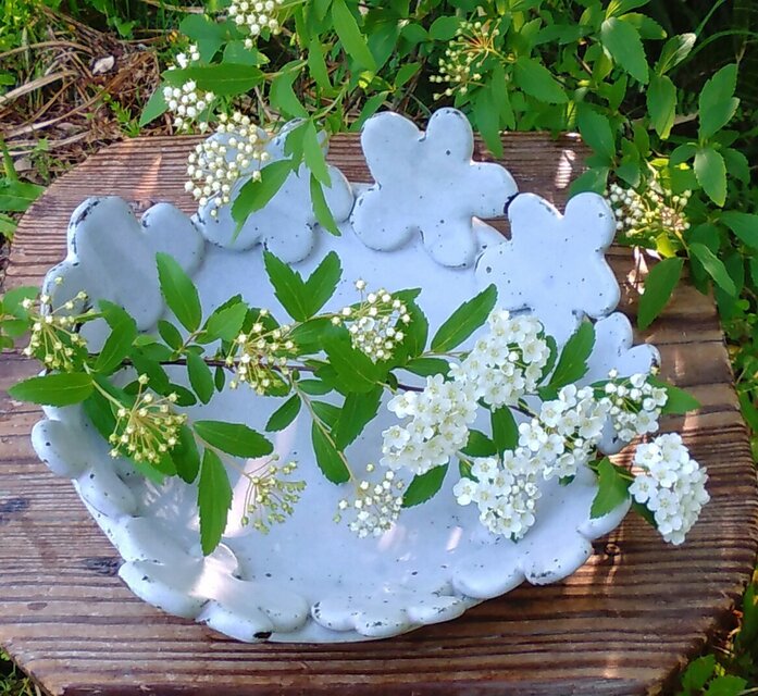 白いお花のかんむり鉢