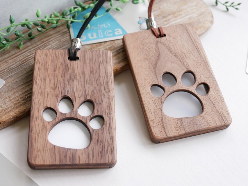木製パスケース☆定期券☆【キュートな犬の肉球】ウォールナット