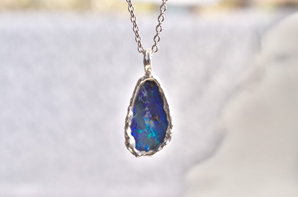 Sv ブラックオパール深海の色ペンダントネックレス